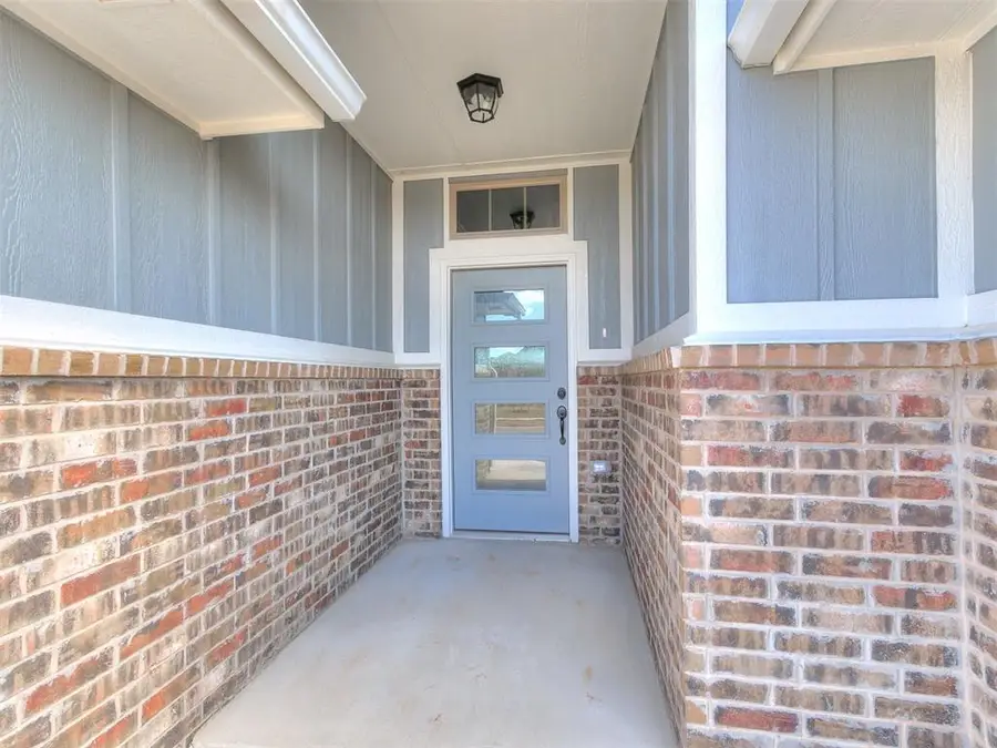 7704 Wilshire Woods Drive, Yukon, OK 73099 - Image #2
