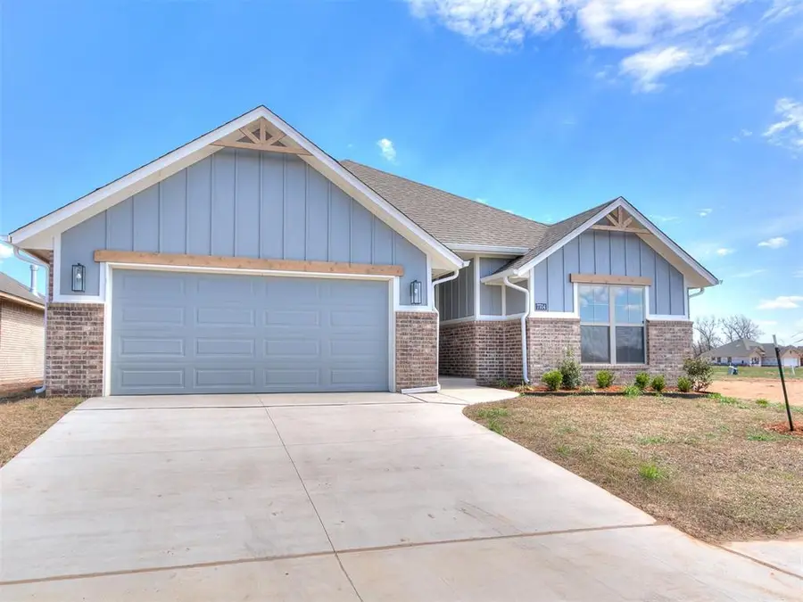 7704 Wilshire Woods Drive, Yukon, OK 73099 - Image #3