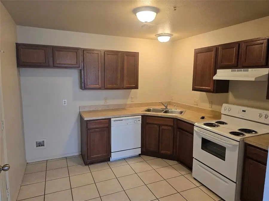 21 Lombardy Place, Clinton, OK 73601 - Image #3