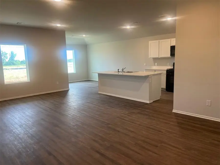 1224 E Ruger Lane, Mustang, OK 73064 - Image #2