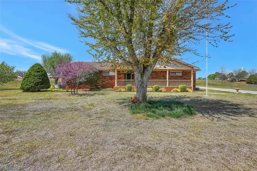 2108 S 28th Street, Clinton, OK 73601 - Image #2