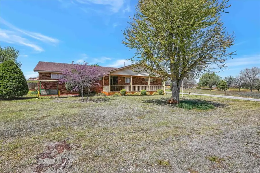2108 S 28th Street, Clinton, OK 73601 - Image #3