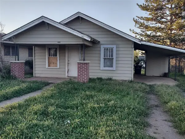 411 E 2nd Street, Carnegie, OK 73015