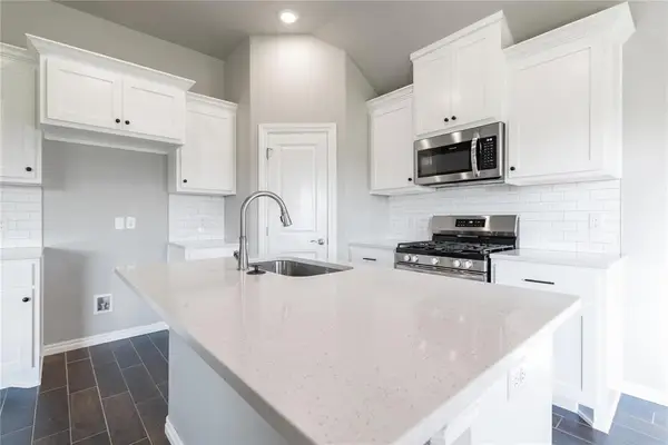 10320 SW 55th Terrace, Mustang, OK 73064