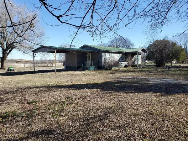 824 W Houston Street, Okemah, OK 74859