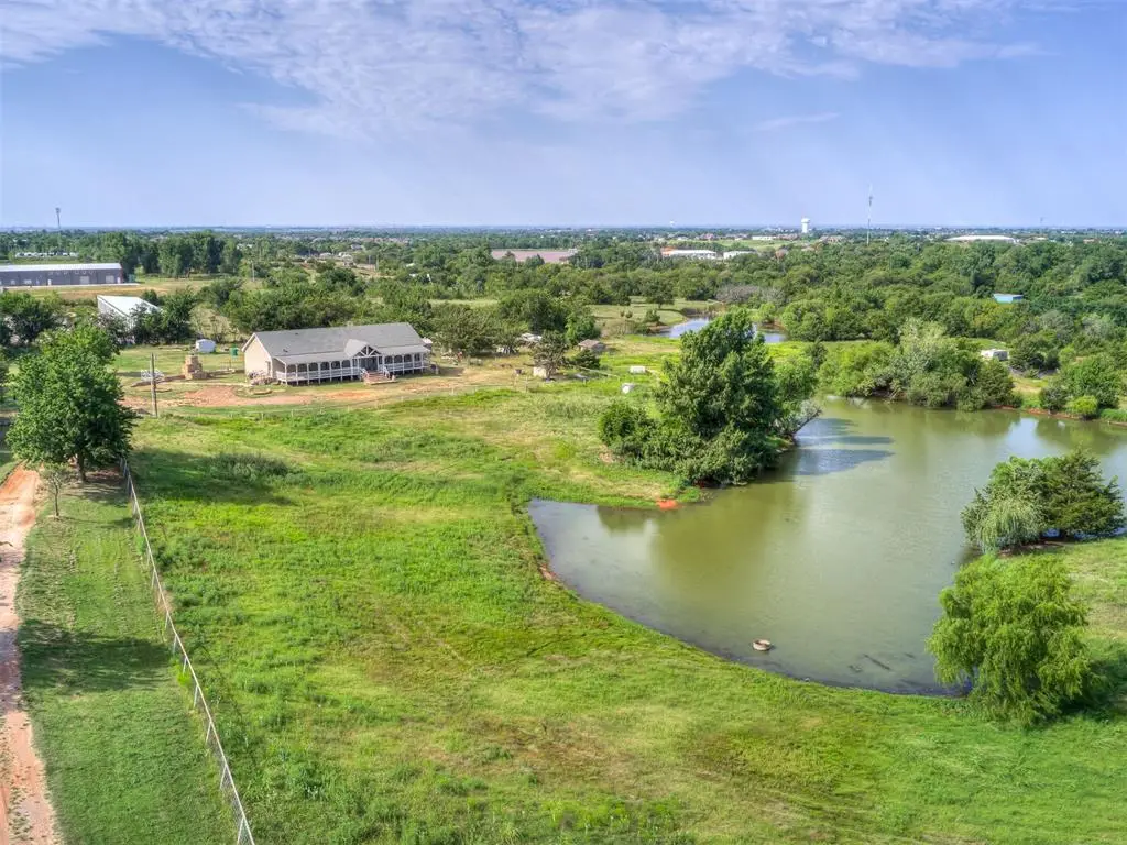 4124 E Horseshoe Lane, Moore, OK 73160 - Image #1