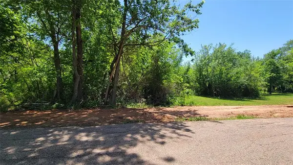 E Fay Street, Shawnee, OK 74801