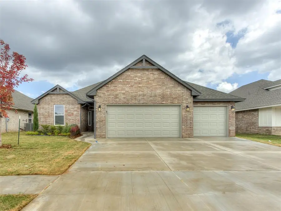 5004 Misty Wood Lane, Mustang, OK 73064 - Image #2