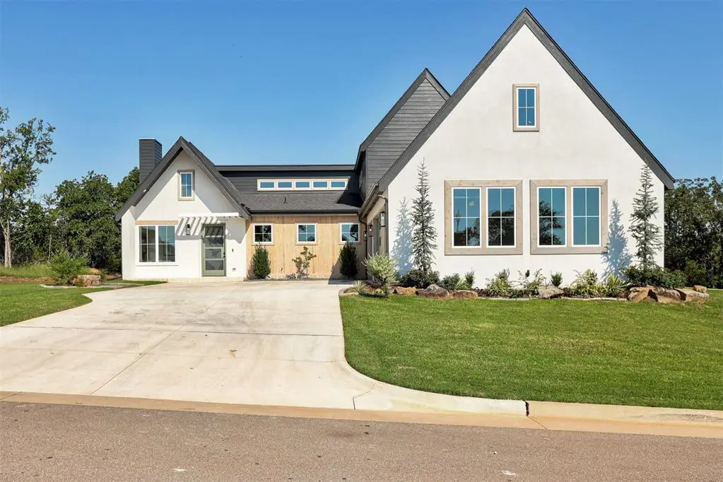 4541 Maple Ridge Drive, Edmond, OK 73034 - Image #1