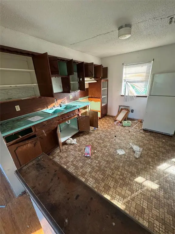 4805 S Shallow Brook Drive, Oklahoma City, OK 73129 - #3