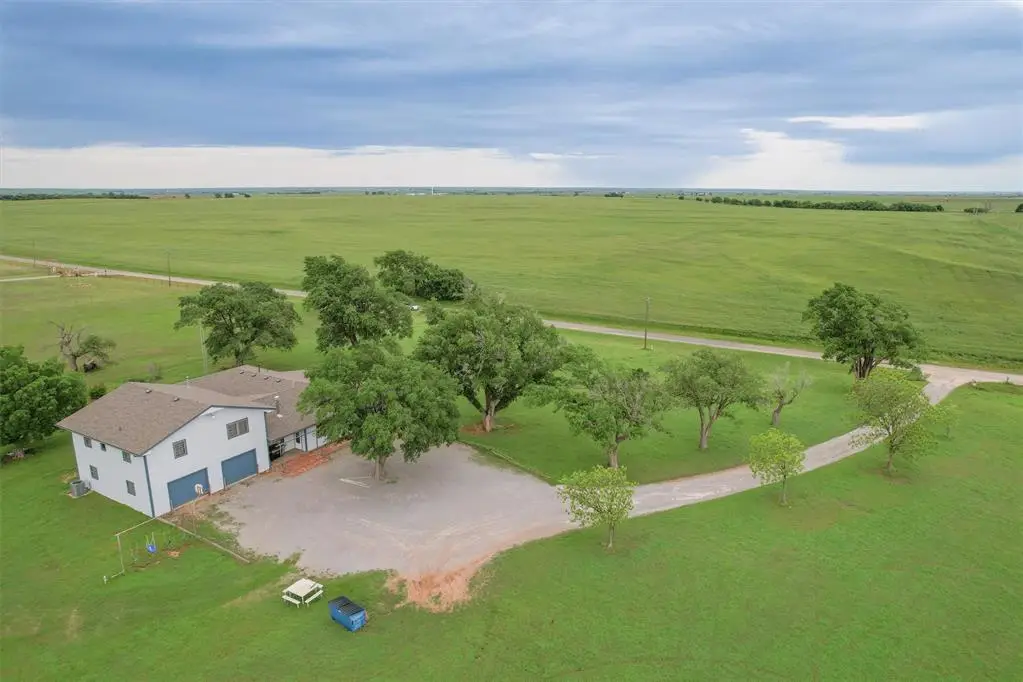 11747 N 2240 Road, Cordell, OK 73632 - Image #1
