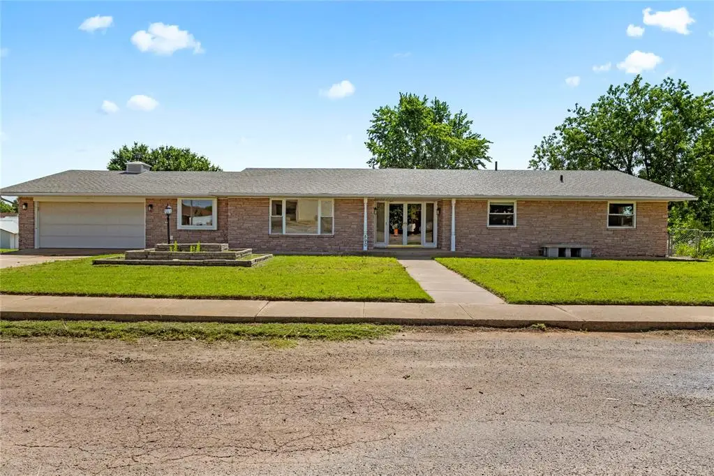 590 N Broadway Avenue, Hydro, OK 73048 - Image #1