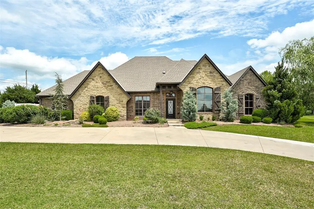 22090 White Pine Circle, Edmond, OK 73012 - Image #1