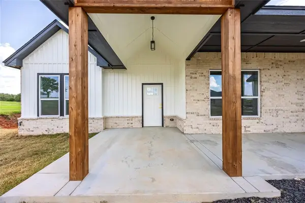 2437 Canyon Circle, Blanchard, OK 73010