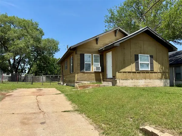 703 W B Avenue, Elk City, OK 73644