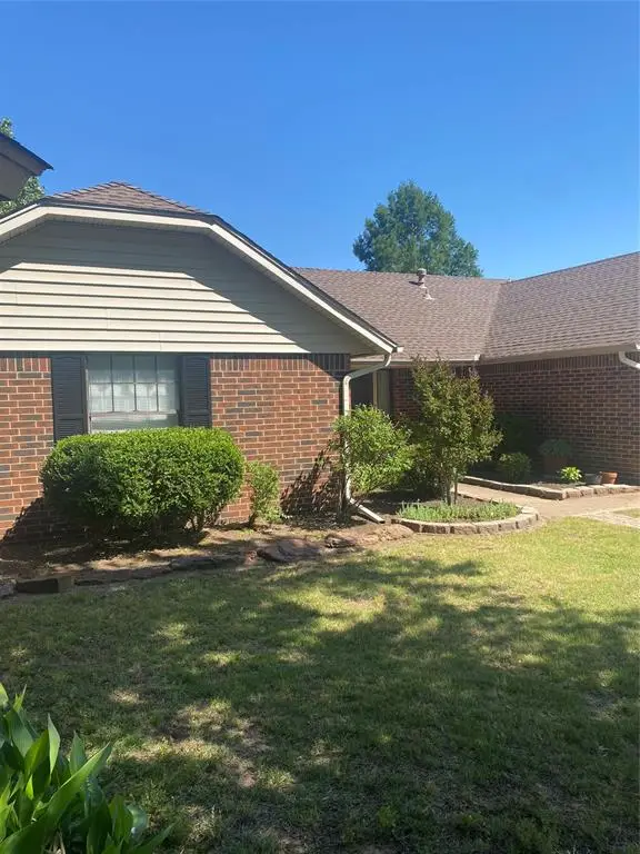 308 Jeffrey Laird Place, Moore, OK 73160 - Image #2