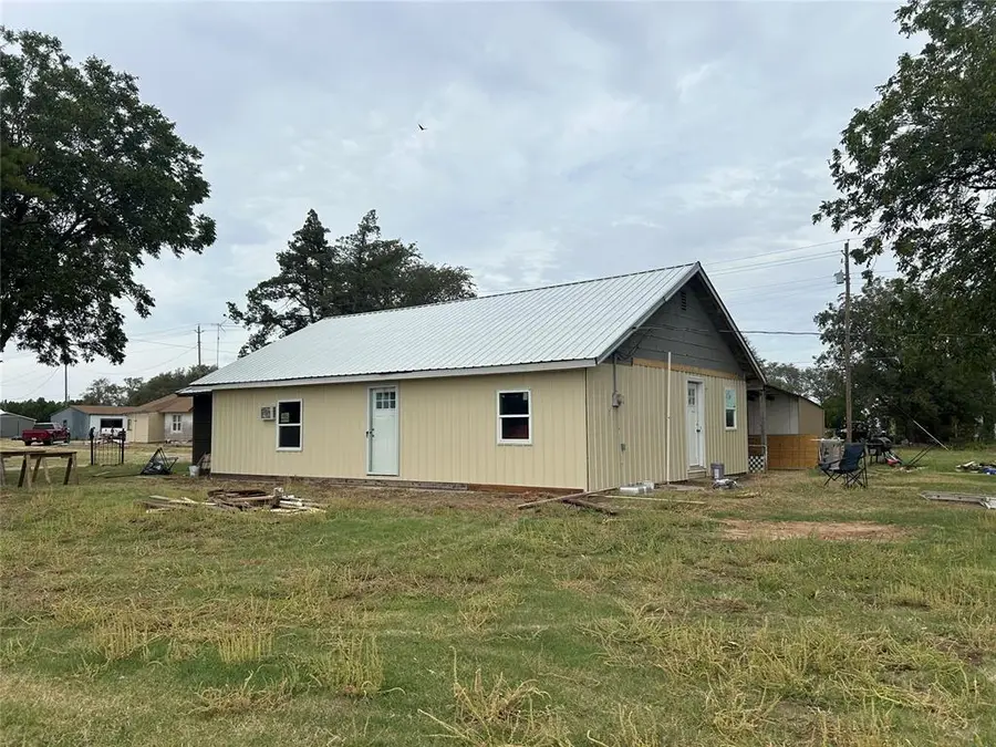 1714 N New York Avenue, Mangum, OK 73554 - Image #2