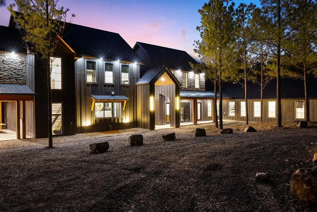 225 Boulder Path, Broken Bow, OK 74728 - Image #1