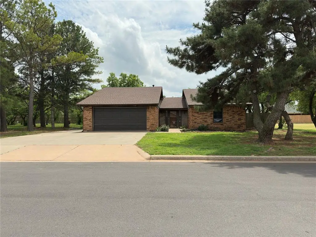 2308 Lynn Lane, Weatherford, OK 73096 - Image #1