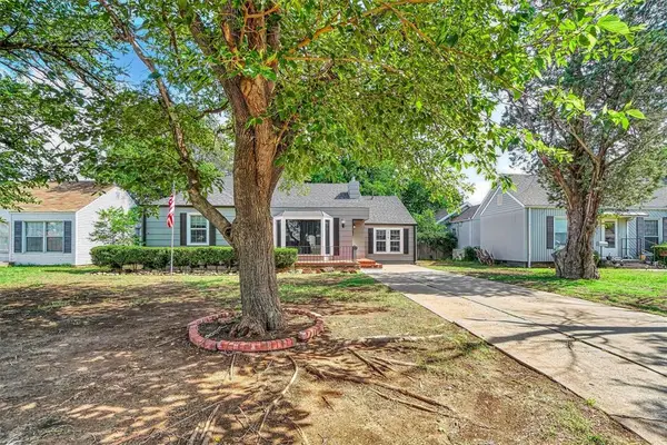 1016 E Cypress Street, Altus, OK 73521