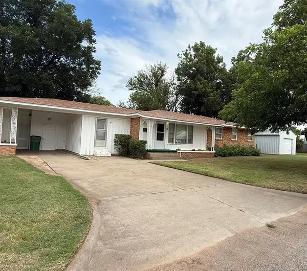 1906 N Pennsylvania Avenue, Mangum, OK 73554
