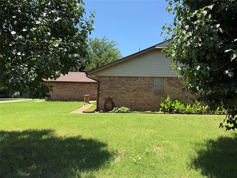 1809 W Aqua Clear Drive, Mustang, OK 73064 - Image #3