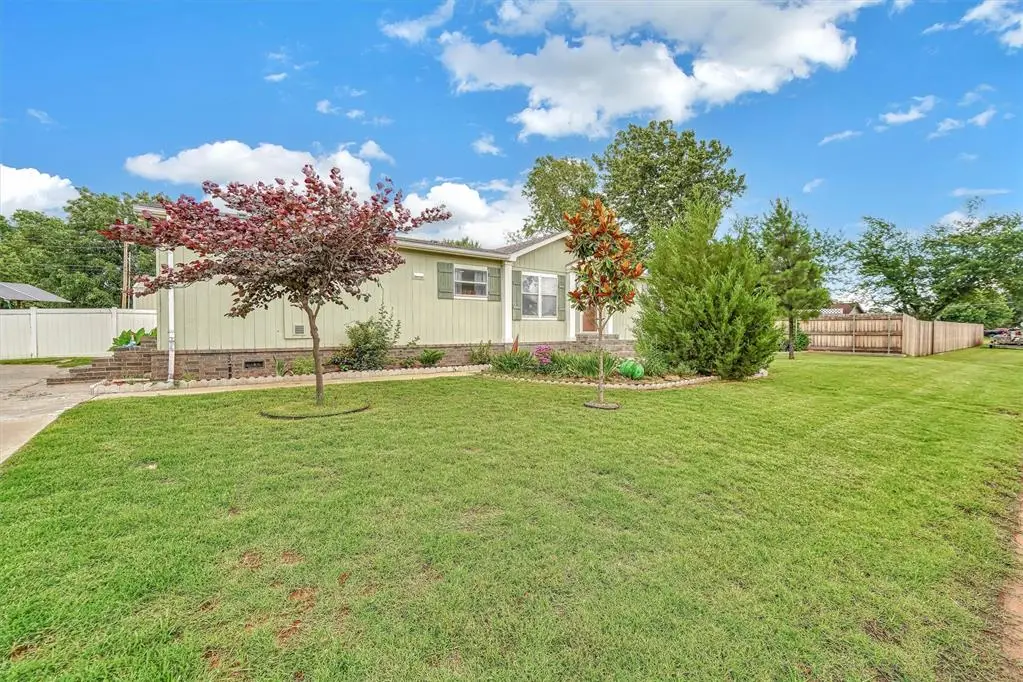 1821 W B Avenue, Elk City, OK 73644 - Image #1