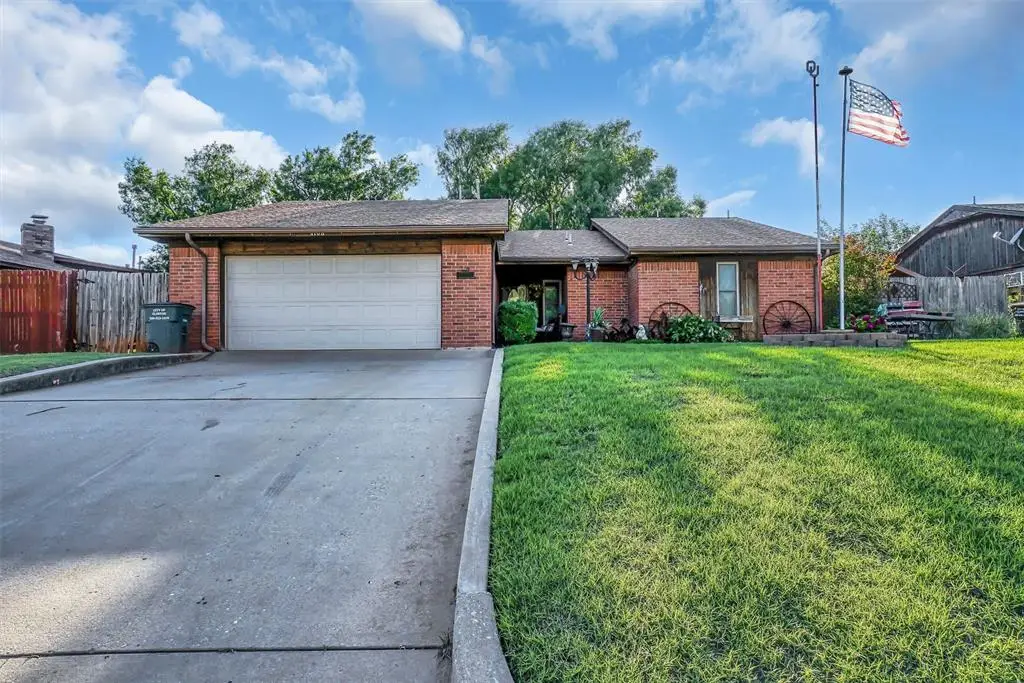 1108 S 13th Street, Clinton, OK 73601 - Image #1