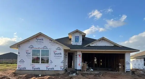 916 Hazy Brook Circle, Chickasha, OK 73018