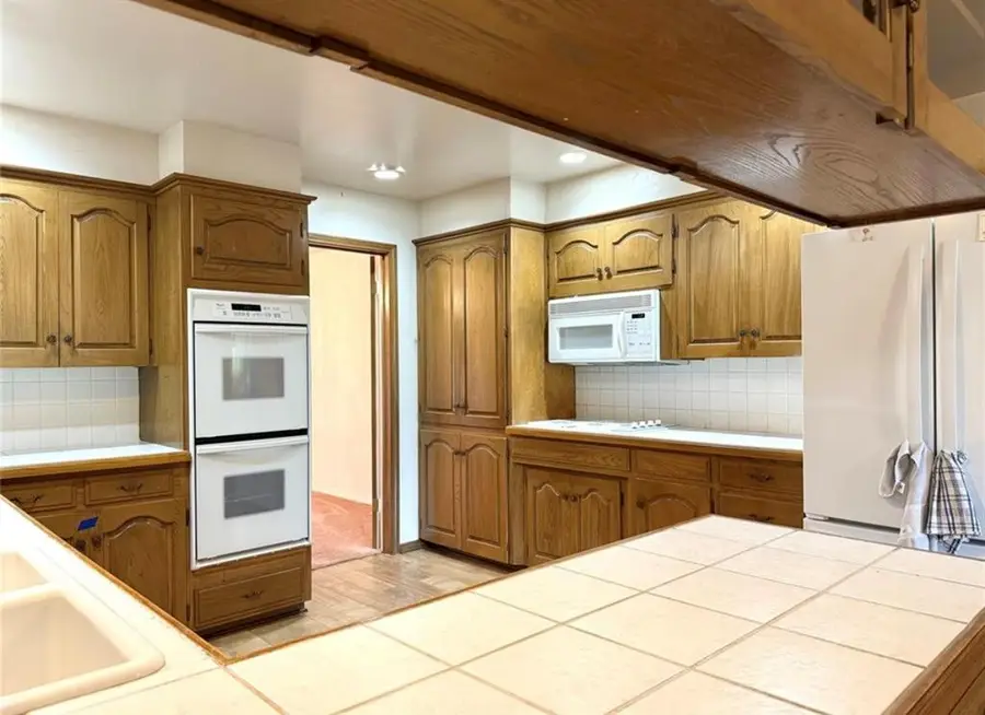 212 Meadowdale Drive, Chickasha, OK 73018 - Image #3