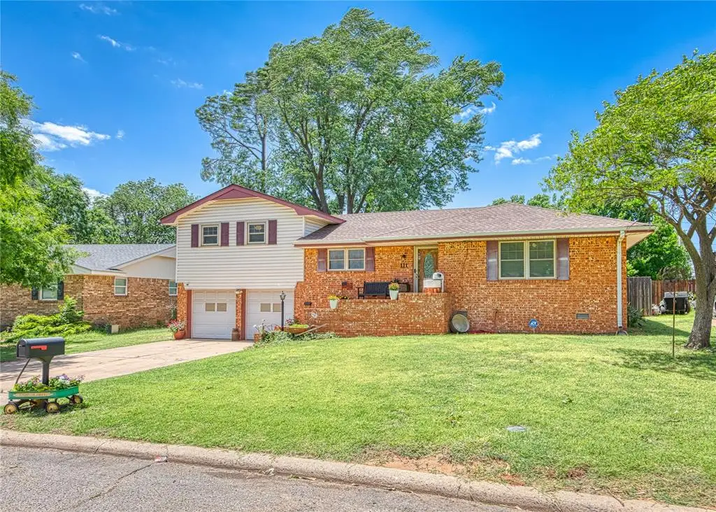 111 Ramsey Place, Elk City, OK 73644 - Image #1