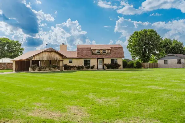 503 N Sheb Wooley Avenue, Erick, OK 73645