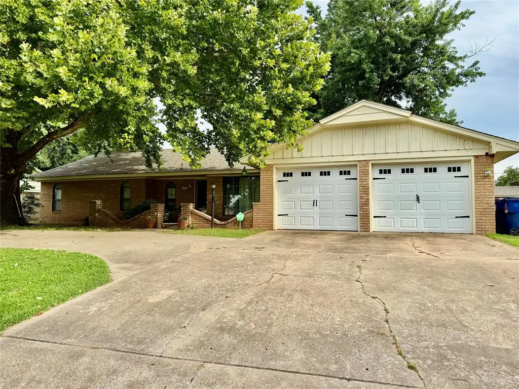 205 Meadowdale Drive, Chickasha, OK 73018 - Image #1