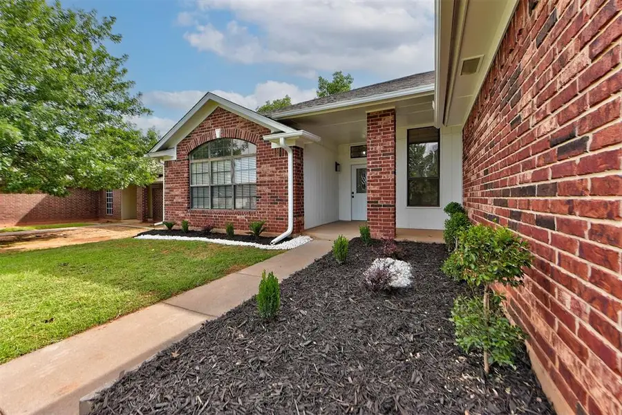 301 Edge Brook Lane, Norman, OK 73071 - Image #2