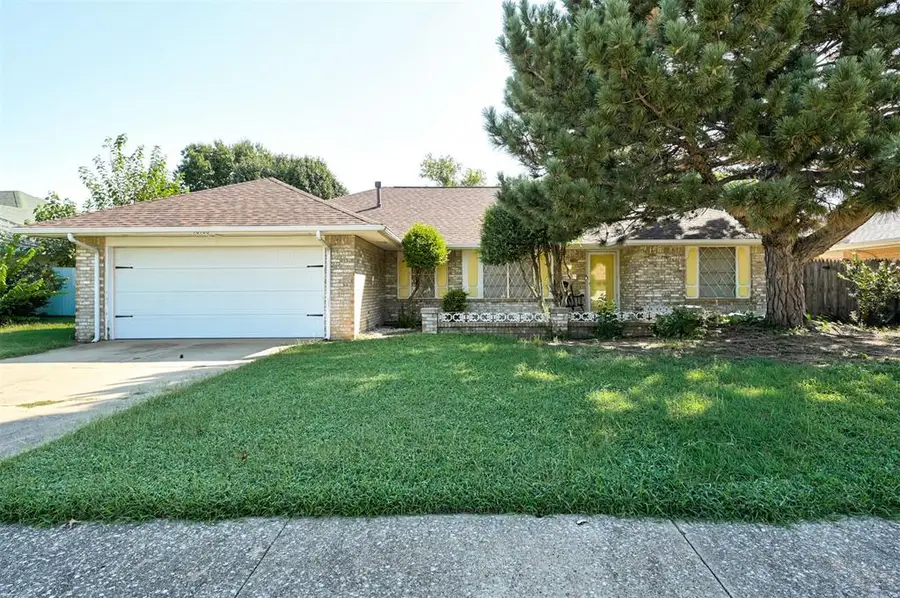 10108 S Ranchwood Manor Drive, Oklahoma City, OK 73139 - Image #2