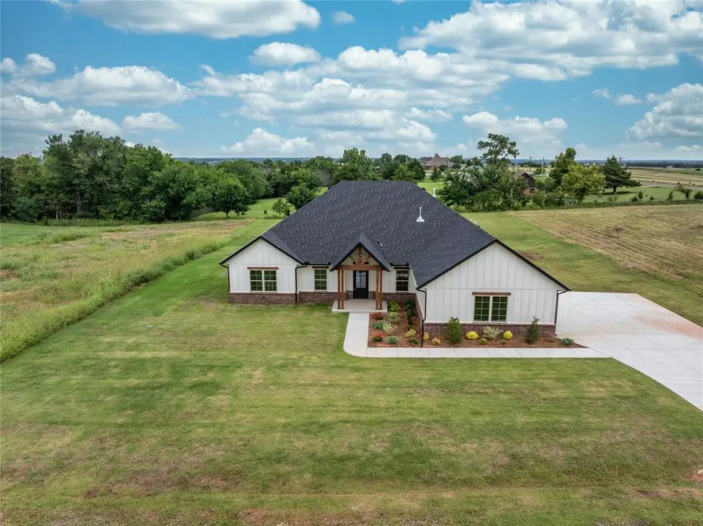 4348 Raymond Lane, Guthrie, OK 73044 - Image #1