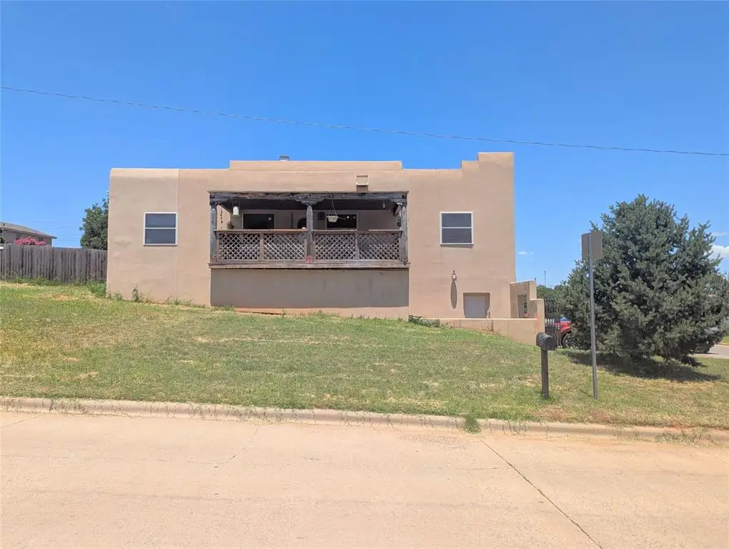 1405 Redstone Drive, Clinton, OK 73601 - Image #1