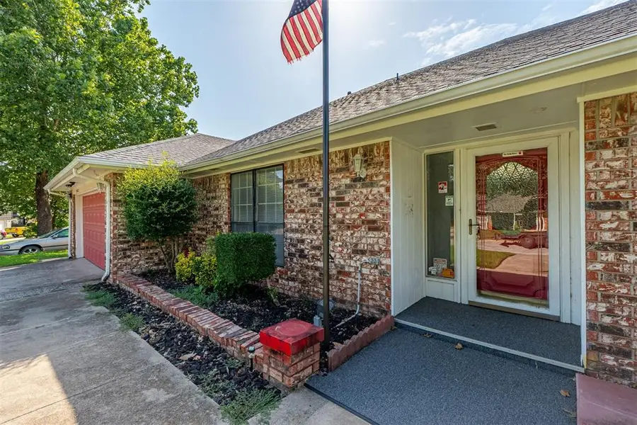 9812 N Henderson Drive, Oklahoma City, OK 73139 - Image #2