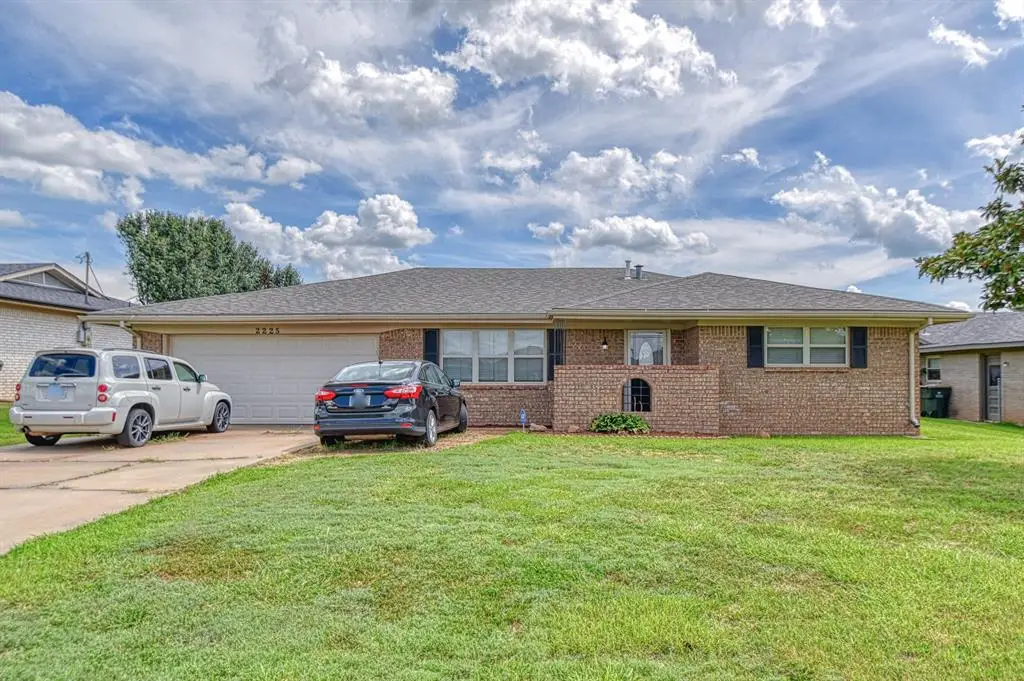 2225 W Country Club Road, Chickasha, OK 73018 - #1