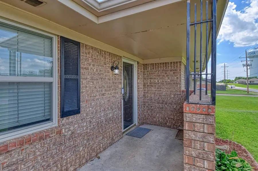 2225 W Country Club Road, Chickasha, OK 73018 - #2