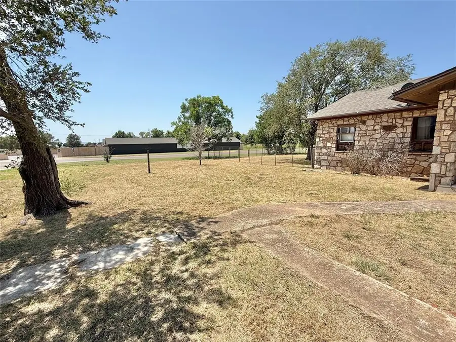 508 Slocum Avenue, Lone Wolf, OK 73655 - Image #3