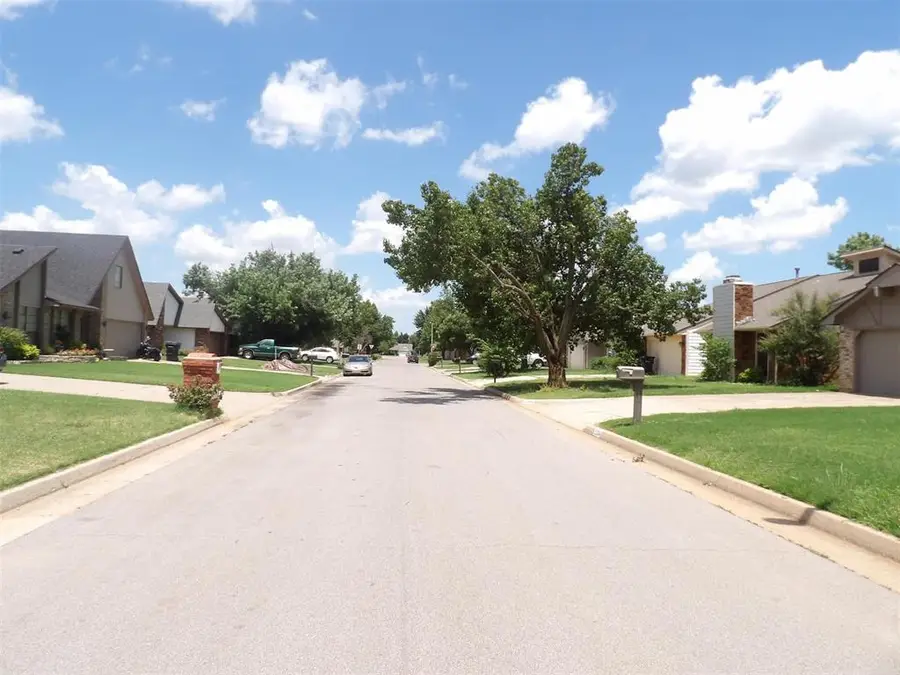 11300 N Eagle Lane, Oklahoma City, OK 73162 - Image #2