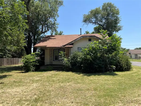 1322 W Broadway Avenue, Elk City, OK 73644