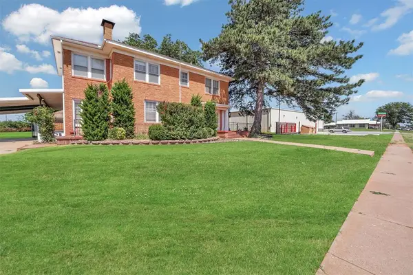 1001 N 4th Street, Sayre, OK 73662