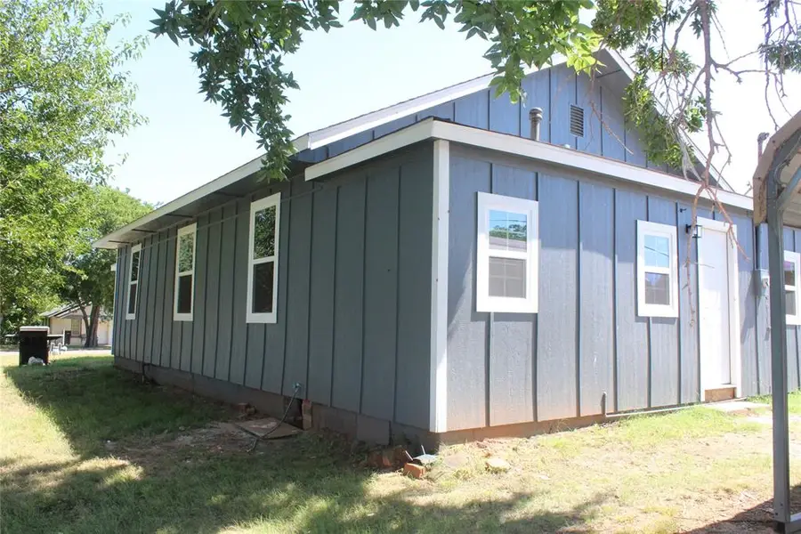 411 W 2nd Street, Wellston, OK 74881 - Image #3