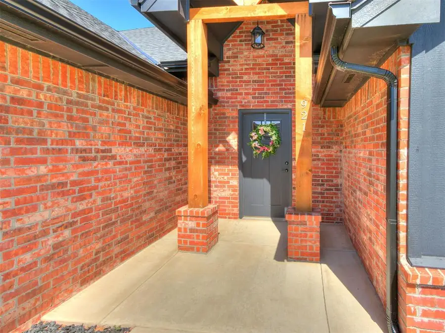 921 Red Rock Road, Blanchard, OK 73010 - Image #2