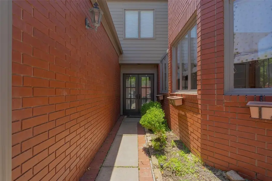 2825 NW Grand Boulevard #14, Oklahoma City, OK 73116 - Image #3