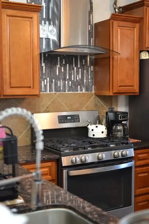 4805 Wagner Lake Drive, Yukon, OK 73099 - Image #2