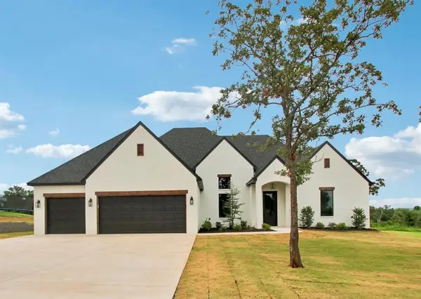 3072 Road Runner Court, Guthrie, OK 73044