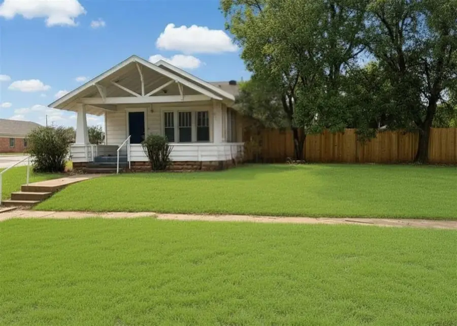 303 N Washington Avenue, Elk City, OK 73644 - #2